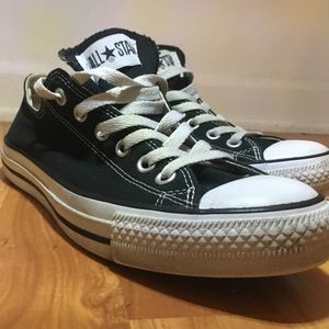 Black Unisex Converse Low Top Sneakers